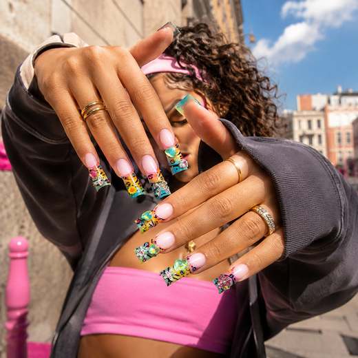 Pose XXL colorée avec charms, cœurs et strass